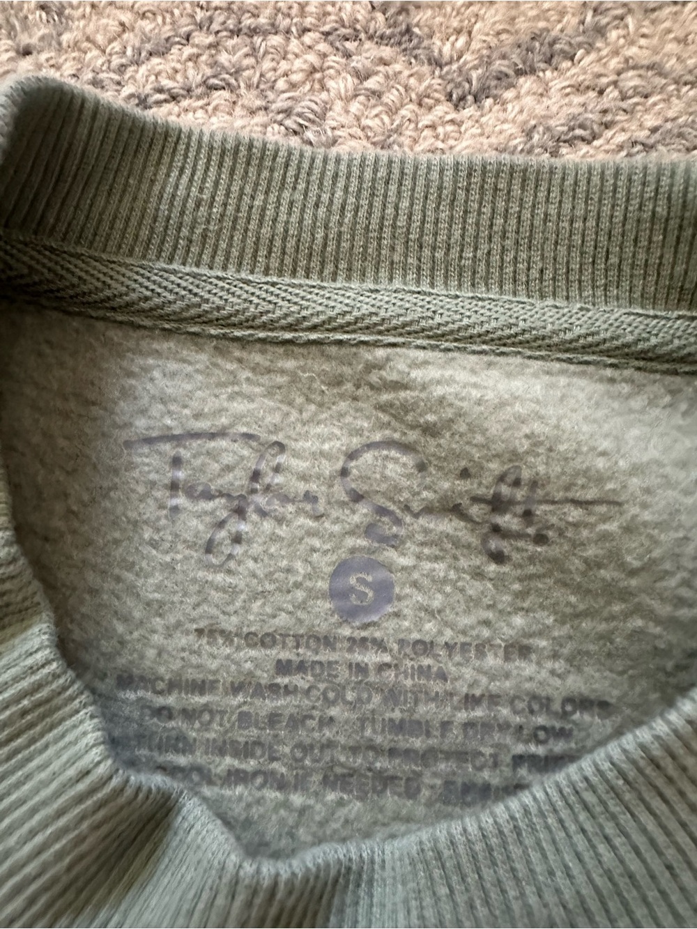 Taylor Swift Danced all Night  kanga sweatshirt size Small - Picture 5 of 8